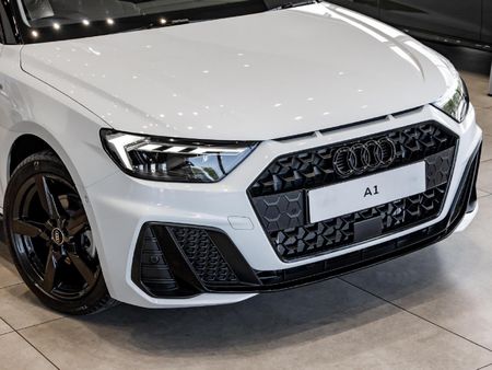 2025-Audi-A1-Sportback-30-TFSI-Black-Edition-S-Tronic_3
