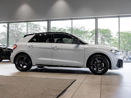 2025-Audi-A1-Sportback-30-TFSI-Black-Edition-S-Tronic_4