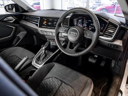 2025-Audi-A1-Sportback-30-TFSI-Black-Edition-S-Tronic_8