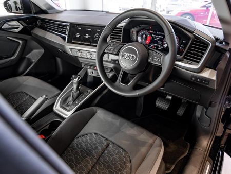 2025-Audi-A1-Sportback-30-TFSI-Black-Edition-S-Tronic_8