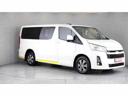 2022-Toyota-Quantum-28-GL-11-seat_0