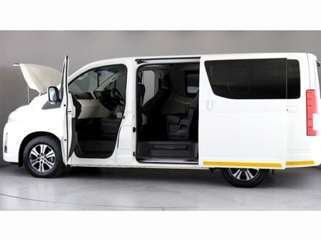 2022-Toyota-Quantum-28-GL-11-seat_9