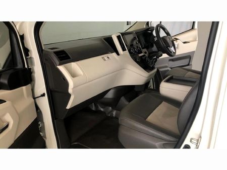2022-Toyota-Quantum-28-GL-11-seat_10