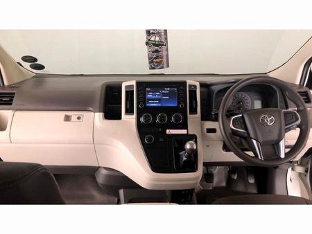 2022-Toyota-Quantum-28-GL-11-seat_14