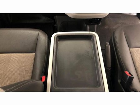 2022-Toyota-Quantum-28-GL-11-seat_19