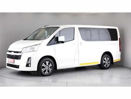 2022-Toyota-Quantum-28-GL-11-seat_2