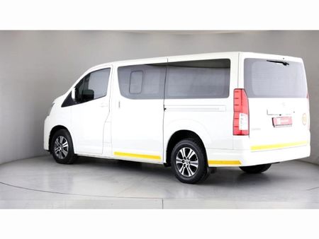 2022-Toyota-Quantum-28-GL-11-seat_3