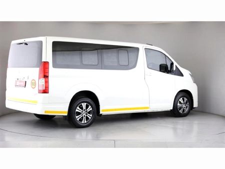 2022-Toyota-Quantum-28-GL-11-seat_5