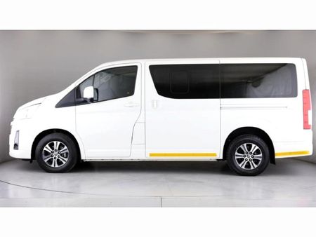 2022-Toyota-Quantum-28-GL-11-seat_6