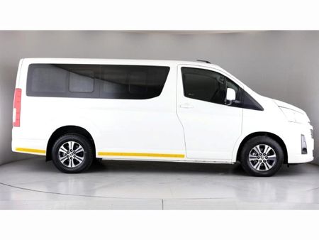 2022-Toyota-Quantum-28-GL-11-seat_7