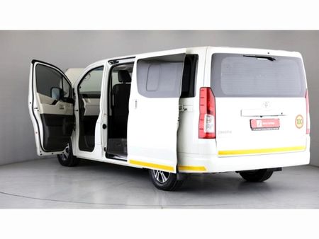 2022-Toyota-Quantum-28-GL-11-seat_8