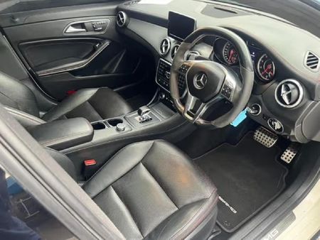 2015-Mercedes-AMG-CLA-45-AMG_8