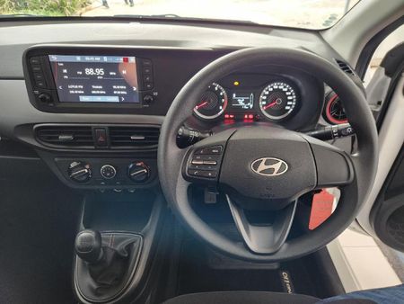 2026-Hyundai-Grand-i10-10-Motion-Cargo-panel-van_12