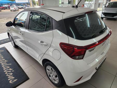 2026-Hyundai-Grand-i10-10-Motion-Cargo-panel-van_15