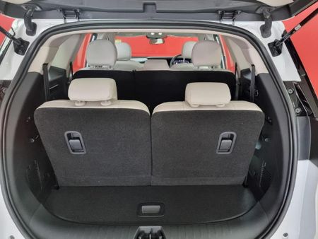 2026-Mahindra-XUV-700-20-AX7L-Auto-7-Seat_14