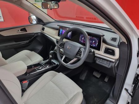 2026-Mahindra-XUV-700-20-AX7L-Auto-7-Seat_7