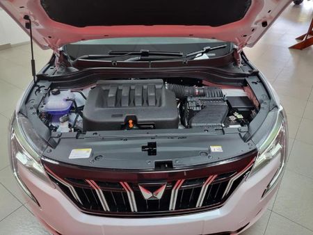 2026-Mahindra-XUV-700-20-AX7L-Auto-7-Seat_8
