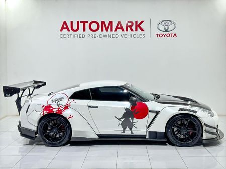 2011-Nissan-GT-R-Black-Edition_0