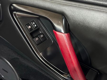 2011-Nissan-GT-R-Black-Edition_11