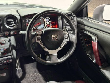 2011-Nissan-GT-R-Black-Edition_12