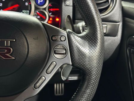2011-Nissan-GT-R-Black-Edition_14