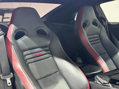 2011-Nissan-GT-R-Black-Edition_15