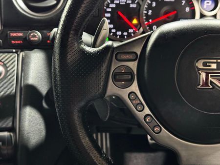 2011-Nissan-GT-R-Black-Edition_16