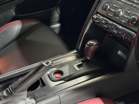 2011-Nissan-GT-R-Black-Edition_17