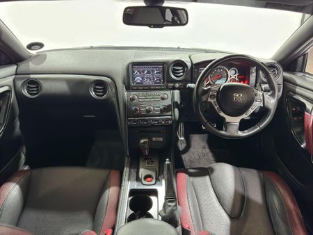 2011-Nissan-GT-R-Black-Edition_20