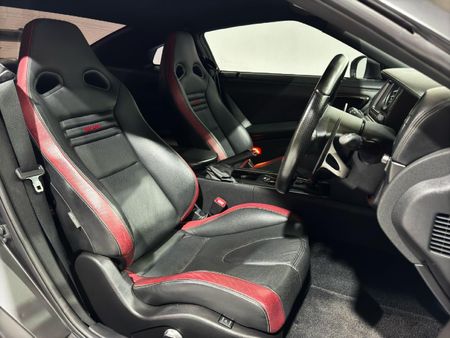 2011-Nissan-GT-R-Black-Edition_22