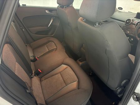 2014-Audi-A1-Sportback-14-TFSI-Ambition_10