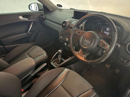 2014-Audi-A1-Sportback-14-TFSI-Ambition_8