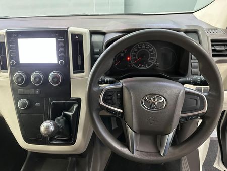 2023-Toyota-Quantum-28-GL-11-seat_9