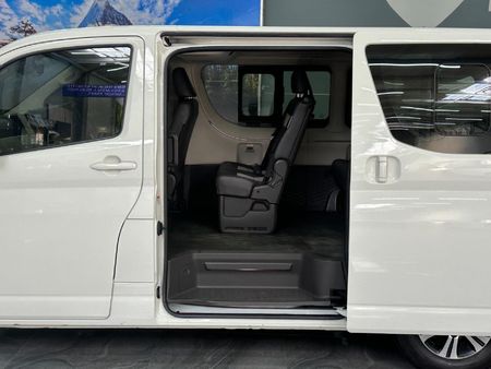 2023-Toyota-Quantum-28-GL-11-seat_13