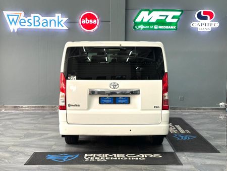 2023-Toyota-Quantum-28-GL-11-seat_4