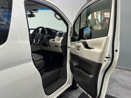 2023-Toyota-Quantum-28-GL-11-seat_5