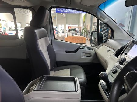 2023-Toyota-Quantum-28-GL-11-seat_6
