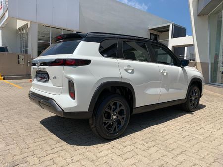 2026-Toyota-Urban-Cruiser-15-XR_13