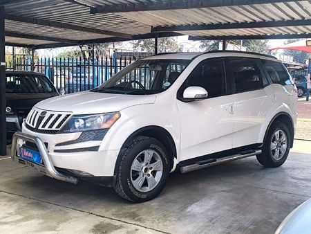 2014-Mahindra-XUV-500-22D-mHawk-7-seat-W8_0