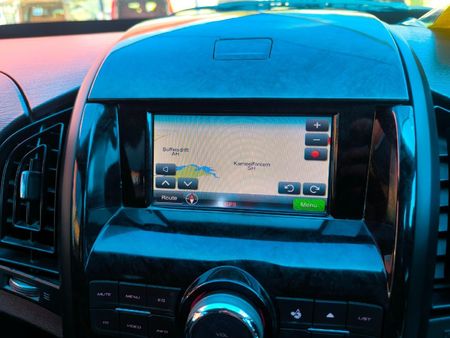 2014-Mahindra-XUV-500-22D-mHawk-7-seat-W8_9