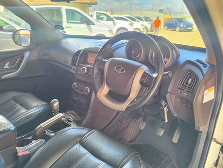 2014-Mahindra-XUV-500-22D-mHawk-7-seat-W8_5
