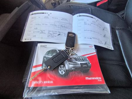 2014-Mahindra-XUV-500-22D-mHawk-7-seat-W8_8