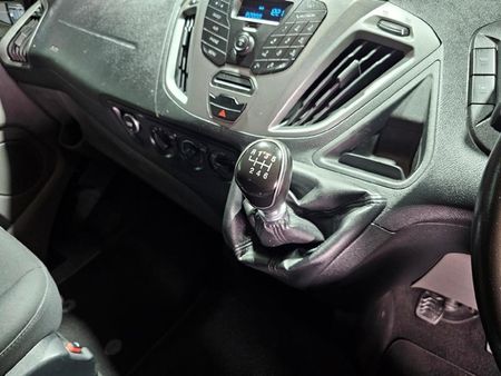 2019-Ford-Tourneo-Custom-22-TDCi-Trend-LWB-92kW_12