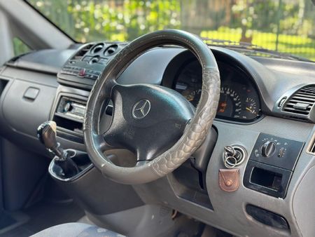 2005-Mercedes-Benz-Vito-115-CDI-CrewBus_8