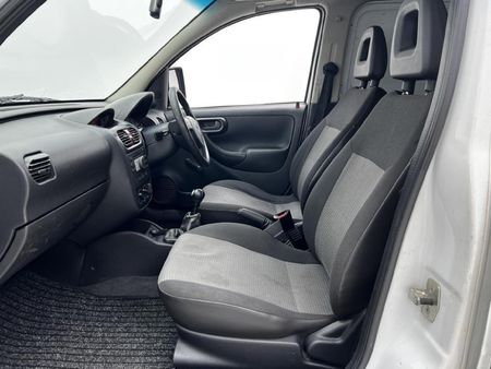 2010-Opel-Combo-14i-Panel-Van_6