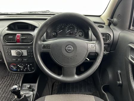 2010-Opel-Combo-14i-Panel-Van_8