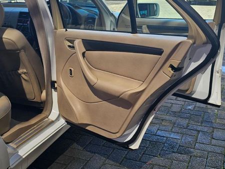 2000-Mercedes-Benz-C-Class-C-180-Classic_10