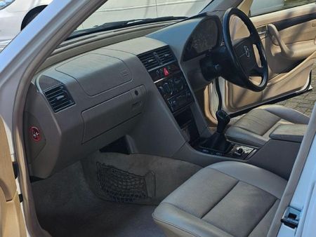 2000-Mercedes-Benz-C-Class-C-180-Classic_15