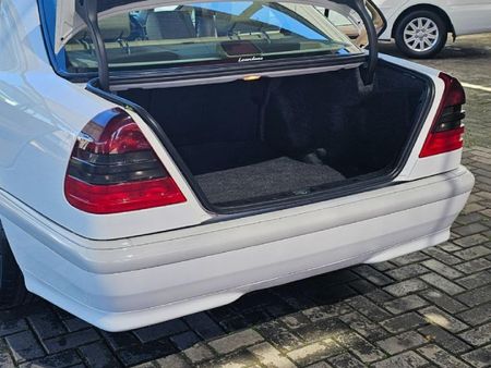 2000-Mercedes-Benz-C-Class-C-180-Classic_23