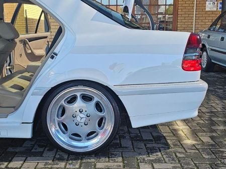 2000-Mercedes-Benz-C-Class-C-180-Classic_27